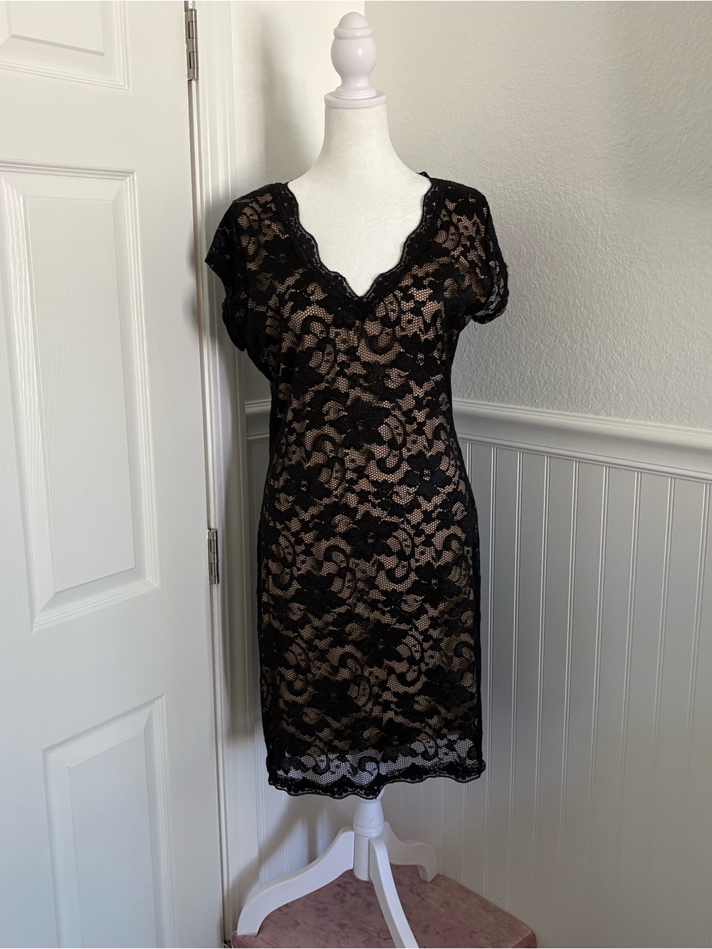 Black Lace Short Sleeved Cocktail Dress size Large